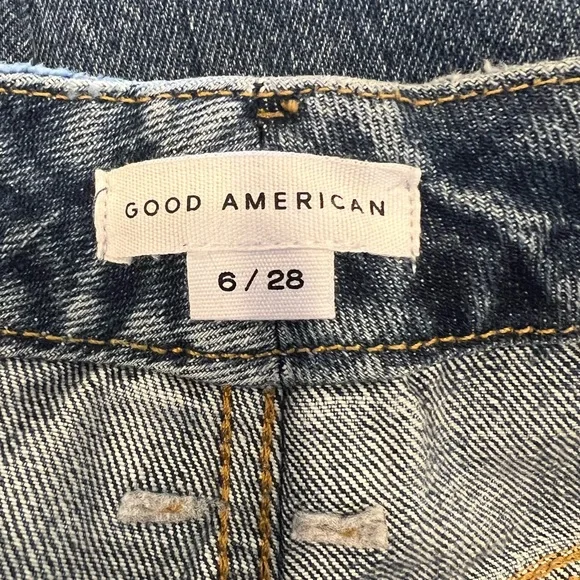 Good American Good 90s Slim Ripped Knee Straight Jeans in Indigo061 (6) - Picture 10 of 13